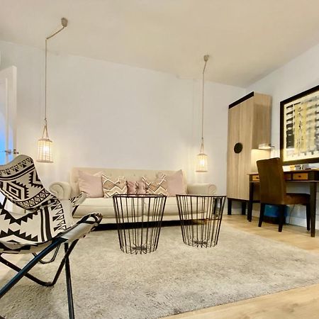 Charming La Casa De La Castellana Apartment Madrid Luaran gambar